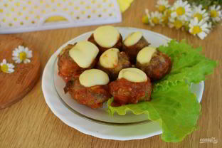 Фрикадельки под томатно-сырным соусом