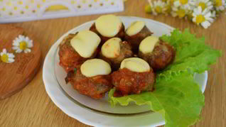 Фрикадельки под томатно-сырным соусом