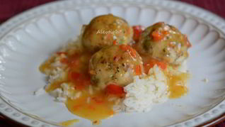 Фрикадельки с фисташками из индюшатины под апельсиновым соусом