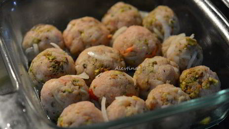 фрикадельки с фисташками из индюшатины под апельсиновым соусом