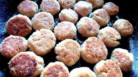 фрикадельки с гречкой