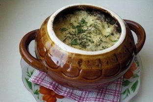 Фрикадельки с грибами и картофелем под сыром