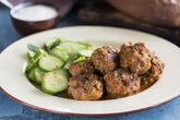 Фрикадельки с огуречным салатом