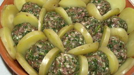 фрикадельки в картофельных сотах