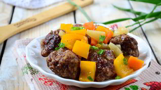 Фрикадельки в кисло-сладком соусе