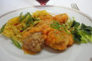 Фрикадельки в луково-морковном соусе по-мадридски