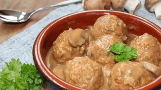 Фрикадельки в охотничьем соусе