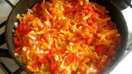 фрикадельки в овощном соусе