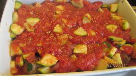 фрикадельки, запеченные с овощами