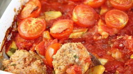 фрикадельки, запеченные с овощами