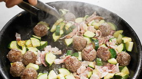 карбонара с цукини и фрикадельками