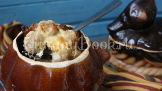 Картофель с грибами и фрикадельками в горшочках