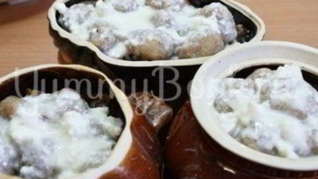 картофель с грибами и фрикадельками в горшочках