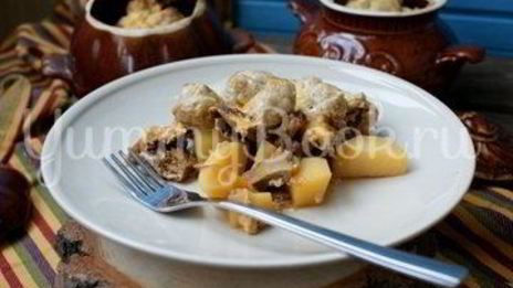 картофель с грибами и фрикадельками в горшочках