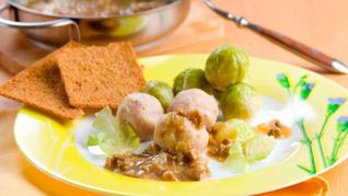 Куриные фрикадельки с соусом из шампиньонов