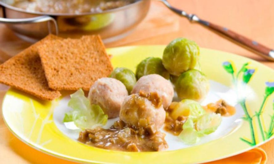 Рецепт куриных фрикаделек с соусом из шампиньонов