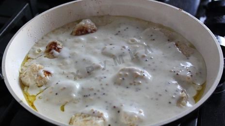куриные фрикадельки в сметанном соусе