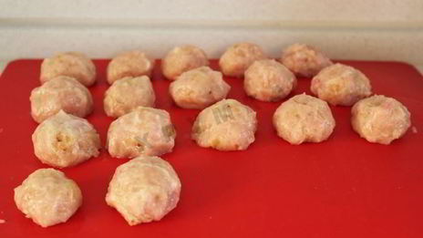 куриные фрикадельки в сметанном соусе