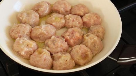 куриные фрикадельки в сметанном соусе