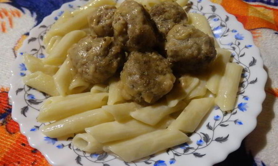 Рецепт мясных фрикаделек с хреном тушёные в майонезе из фасоли