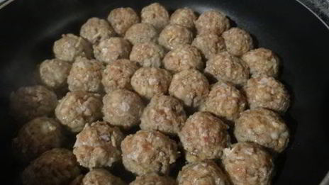 мясные фрикадельки с хреном тушёные в майонезе из фасоли