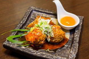 Острые куриные фрикадельки по-тайски