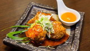 Острые куриные фрикадельки по-тайски