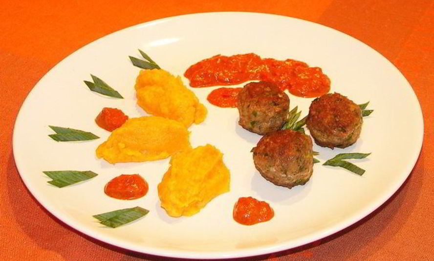 Рецепт пюре из брюквы с фрикадельками из индейки и соусом бискаенне