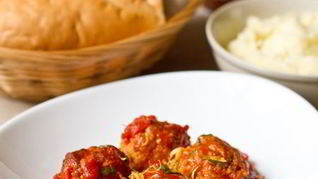 Розмариновые фрикадельки в томатном соусе