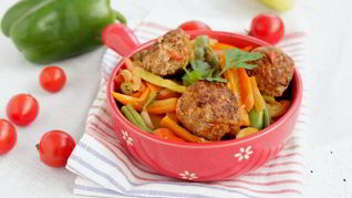 Соте со стручковой фасолью и фрикадельками