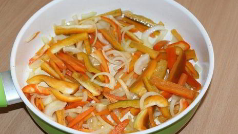 соте со стручковой фасолью и фрикадельками