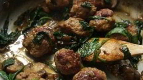 спагетти сквош с фрикадельками и шпинатом