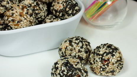 закусочные куриные фрикадельки в кунжуте