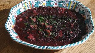 Черный рис с копченой форелью