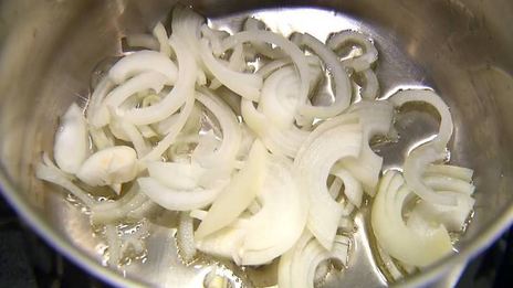 черный рис с копченой форелью