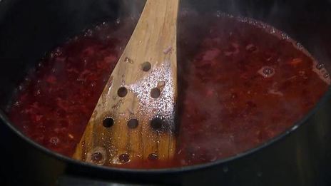 черный рис с копченой форелью