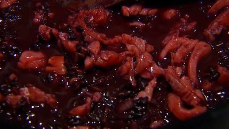 черный рис с копченой форелью