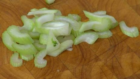 черный рис с копченой форелью