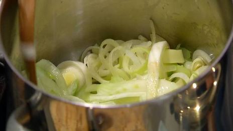 черный рис с копченой форелью