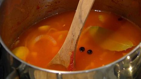 черный рис с копченой форелью