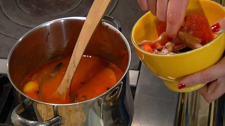 черный рис с копченой форелью