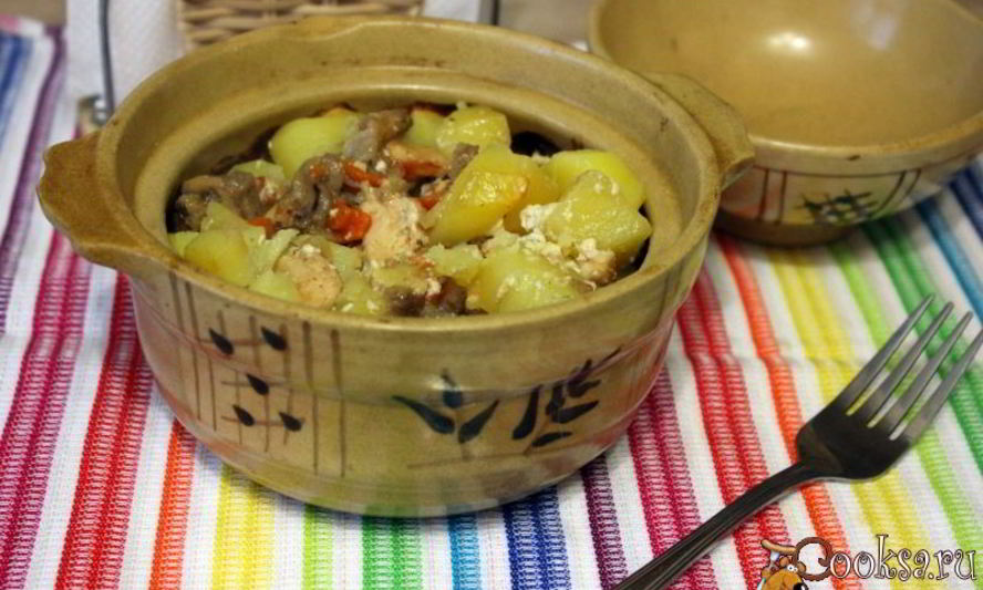 Рецепт картофеля с курицей и грибами в горшочках