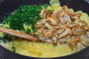 Картофель в сливках с грибами