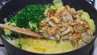 Картофель в сливках с грибами