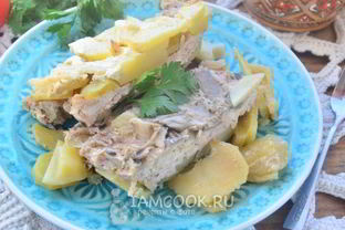 Картошка с фаршем и грибами в духовке