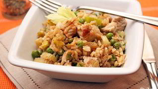 Коричневый рис с индейкой и овощами