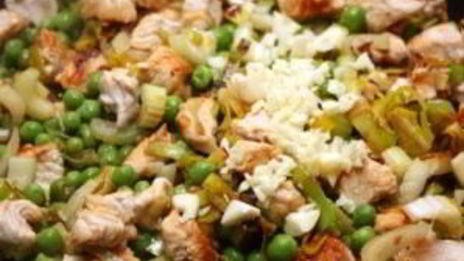 коричневый рис с индейкой и овощами