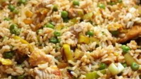 коричневый рис с индейкой и овощами