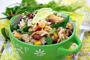 Лимонный рис с курицей, кинзой и фасолью