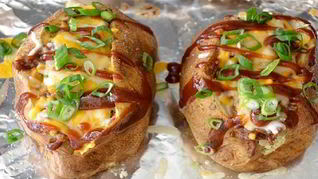 Печеный картофель в духовке